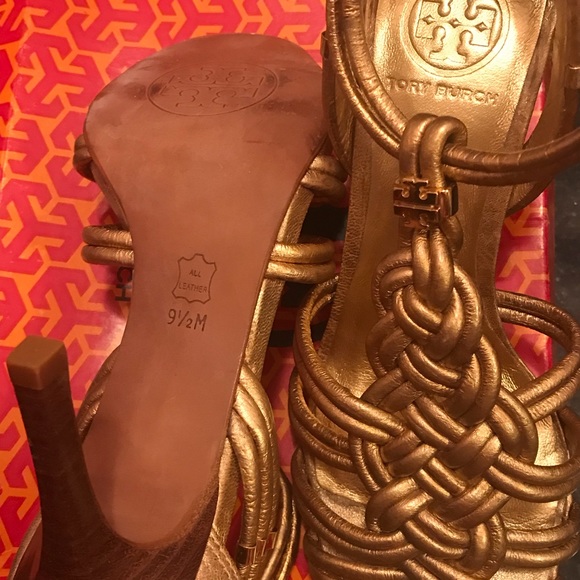 🌟NWT Tory Burch Gold Sandals 🌟 - Picture 4 of 6